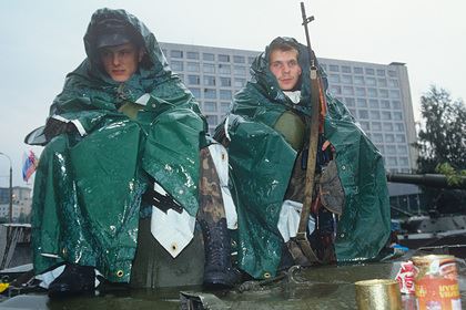 Описан арсенал сторонников Ельцина в дни обороны Белого дома в августе 1991 года
